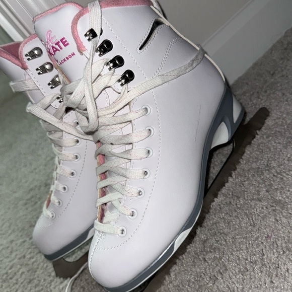 JACKSON Women's White and Pink Skates - Picture 2 of 4